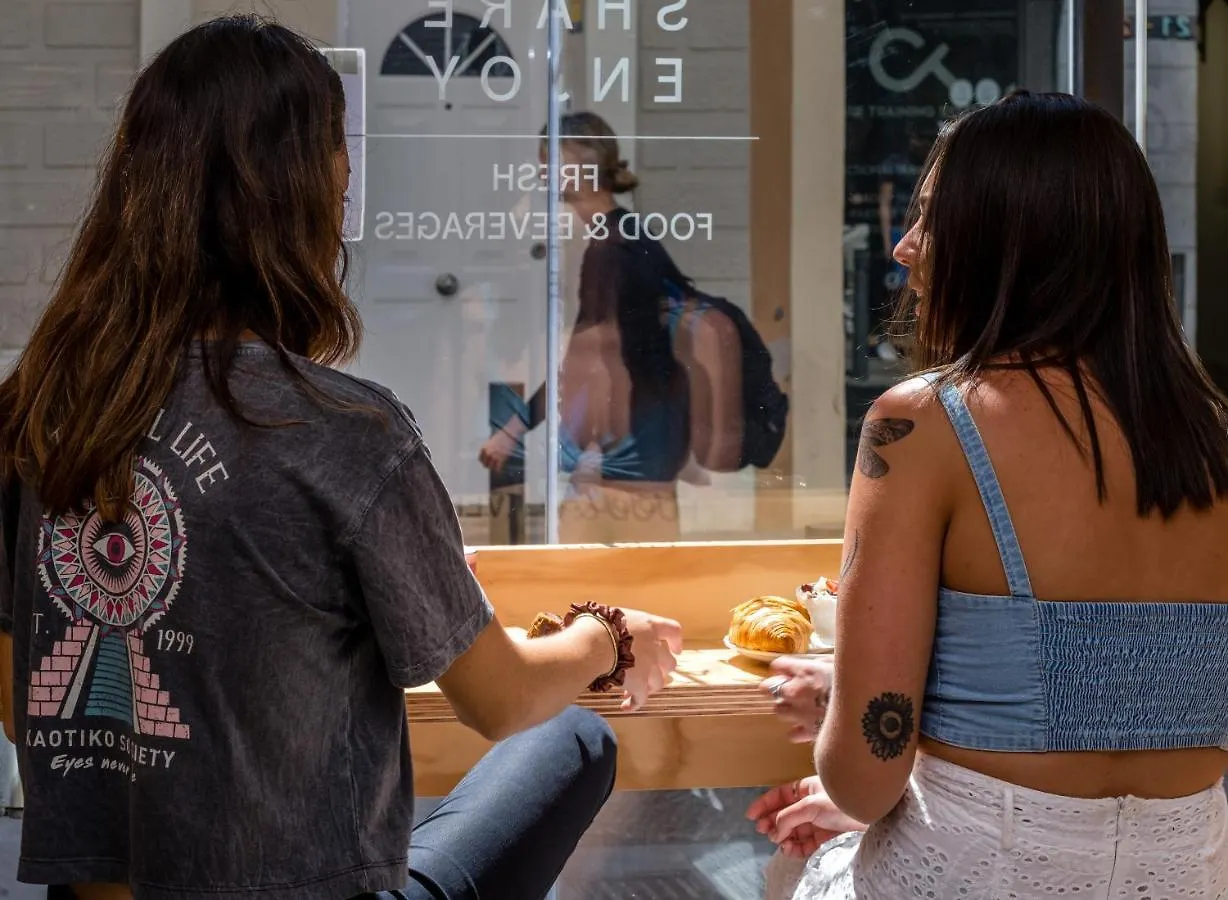 Hostel Latroupe Poblenou Beach Barcelona