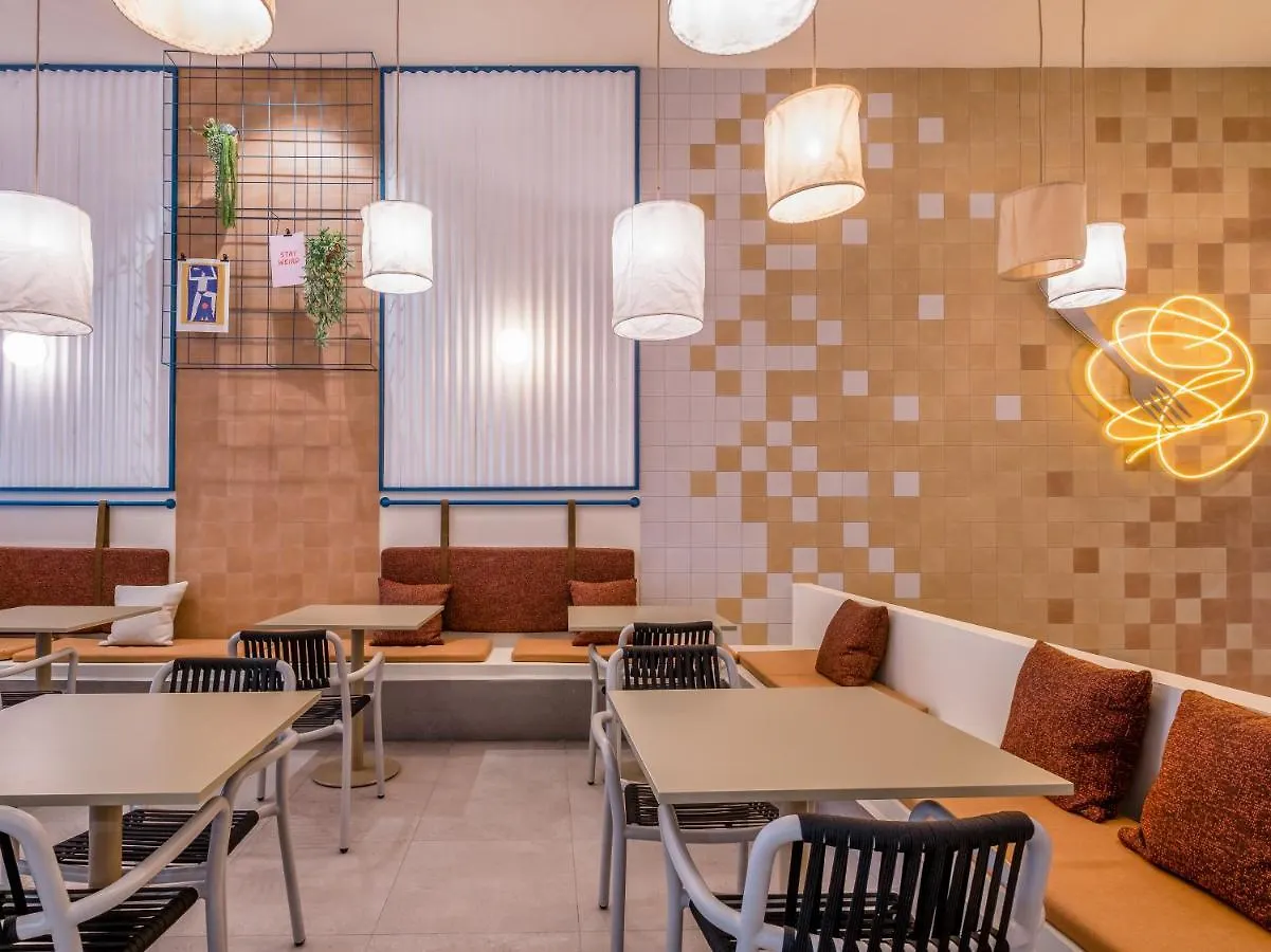 Hostel Latroupe Poblenou Beach Barcelona Spanien